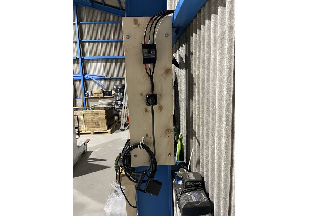 電動フォークリフト用、充電設備工事